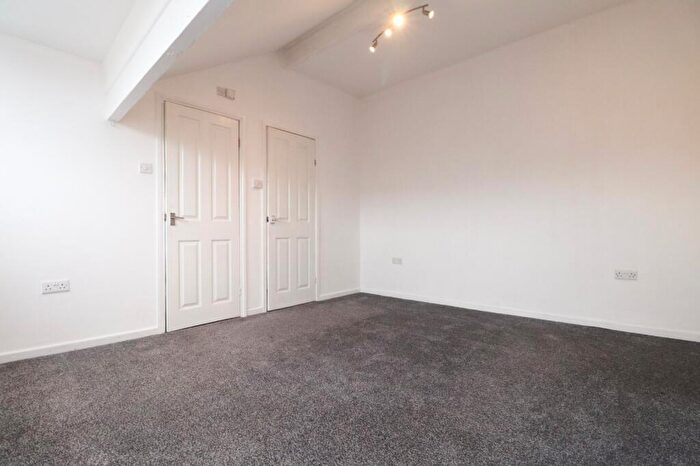 2 Bedroom End Of Terrace House To Rent In Greenock Place, Leeds, West Yorkshire, LS12