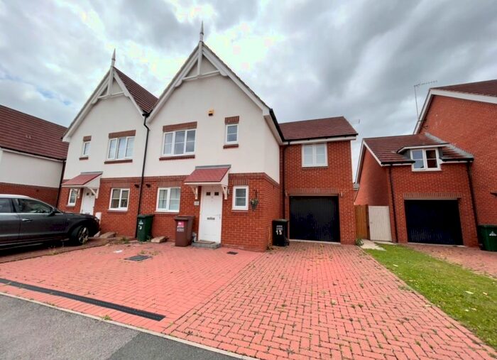 4 Bedroom Property To Rent In Burbridge Road, Leavesden, Watford, WD25