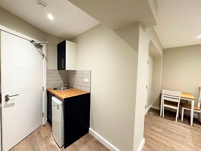 Studio To Rent In Birch Green, Staines, TW18
