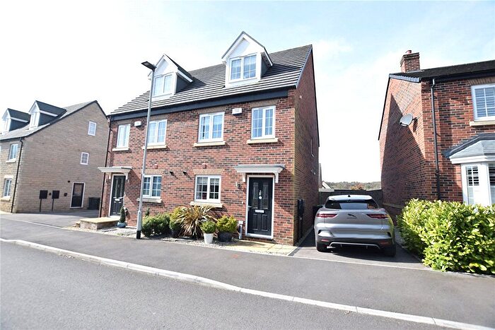 3 Bedroom Semi-Detached House To Rent In Moseley Beck Lane, Leeds, West Yorkshire, LS16