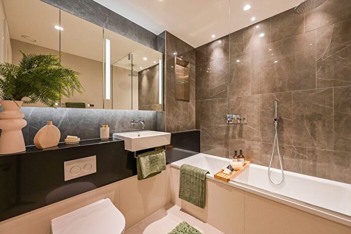 1 Bedroom Flat For Sale In South Quay Plaza, Canary Wharf, E14