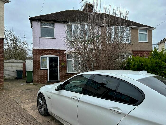 3 Bedroom Semi-Detached House To Rent In Warden Hill Gardens, Luton, Bedfordshire, LU2