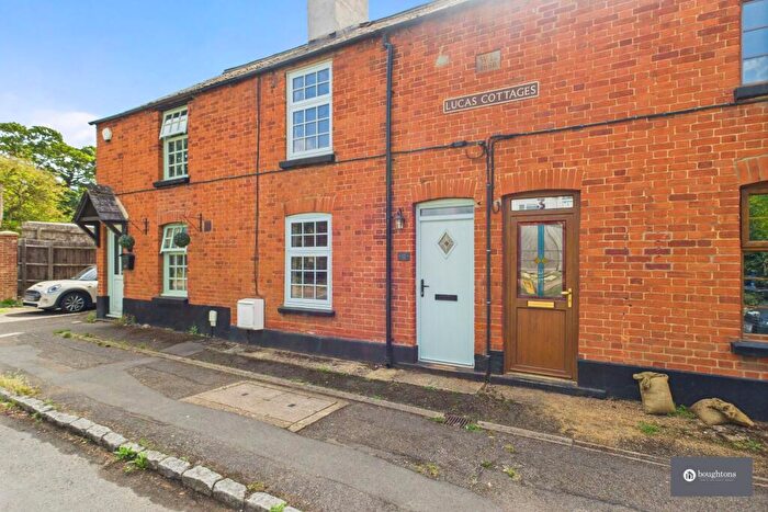 2 Bedroom Cottage For Sale In Main Street, Tingewick, MK18