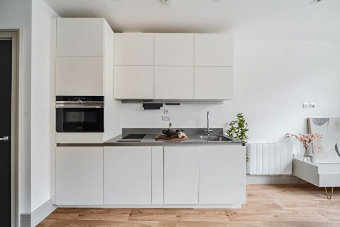 Apartment To Rent In Lawrence Road London, N15