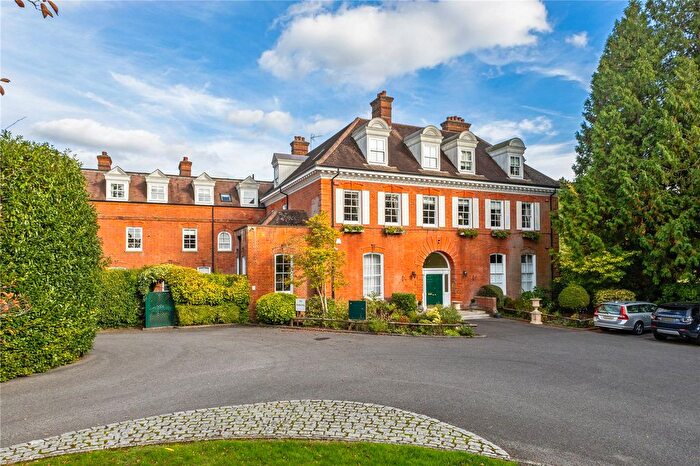 2 Bedroom Flat For Sale In Nanhurst Park, Elmbridge Road, Cranleigh, Surrey, GU6