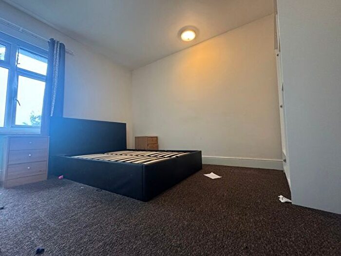 3 Bedroom Flat To Rent In Nethershire Lane, Sheffield, S5