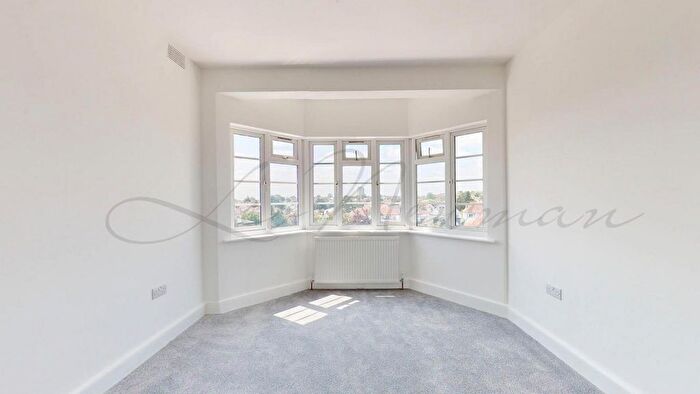 4 Bedroom Flat To Rent In Kennyland Court, Hendon Way, NW4