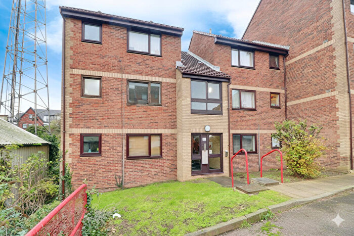 1 Bedroom Flat To Rent In Roots Hall Drive, Southend-on-sea, SS2