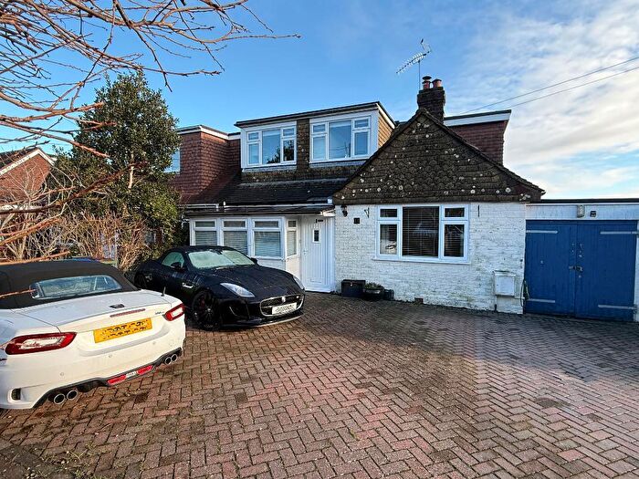4 Bedroom Semi-Detached House For Sale In Coombe Road, Steyning, BN44