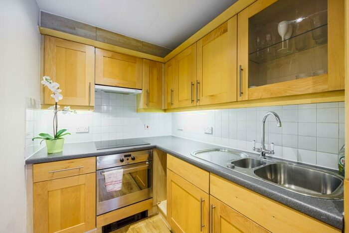 2 Bedroom Apartment To Rent In High Timber Street London, EC4V