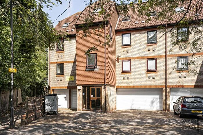 1 Bedroom Flat To Rent In Pilgrims Close, London, N13