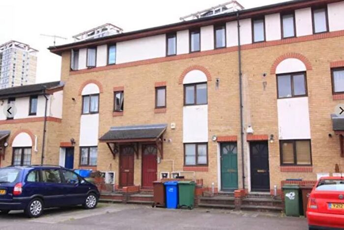 4 Bedroom Flat To Rent In Oxley Close, Bermondsey, SE1