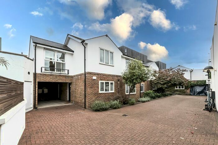 3 Bedroom Mews To Rent In Lovetts Place, Wandsworth, SW18