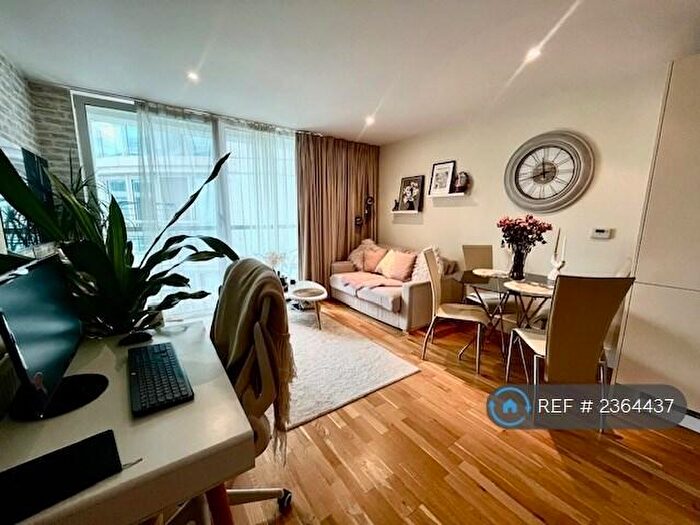 1 Bedroom Flat To Rent In Colbalt Point, London, E14