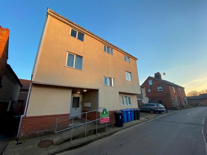 1 Bedroom Flat To Rent In Ingleton House, Priory Lane, NR35