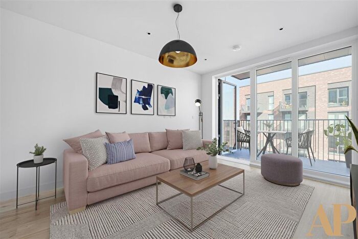 2 Bedroom Flat To Rent In Viola House, Green Quarter, UB1