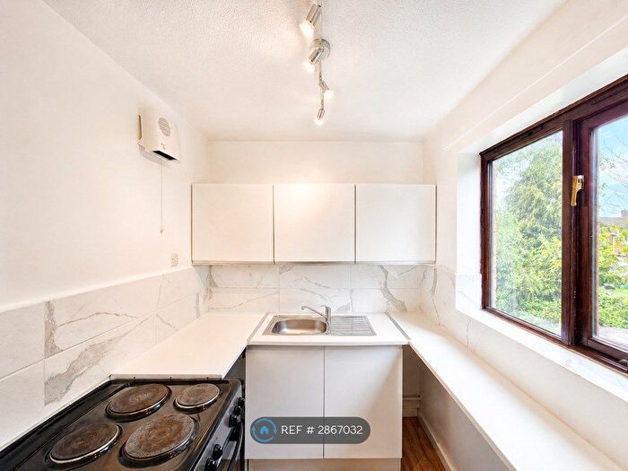 Studio To Rent In Corrie Road, Cambridge, CB1