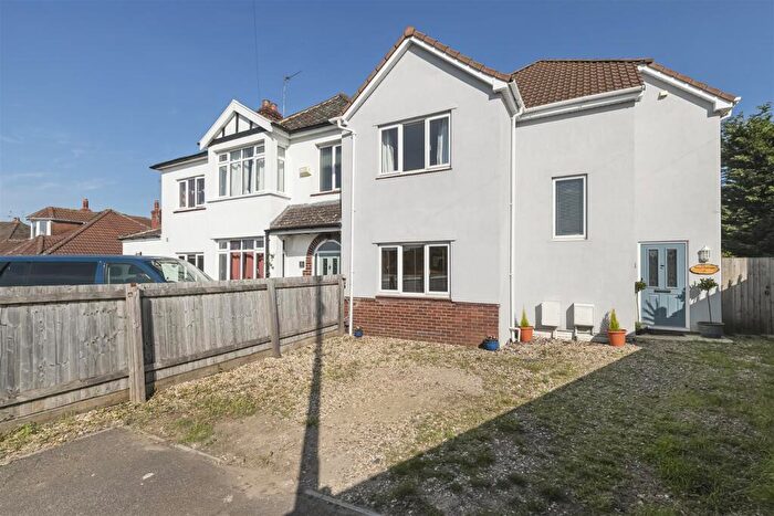 3 Bedroom Semi-Detached House For Sale In Beech Road, Saltford, Bristol, BS31