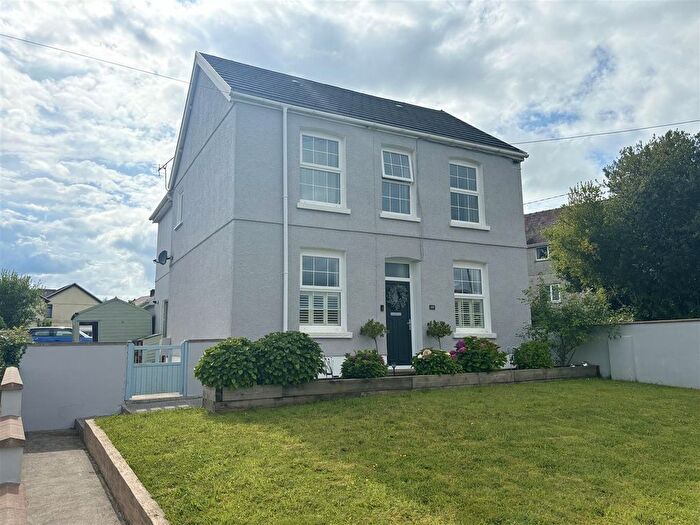 4 Bedroom Detached House For Sale In Heol Y Meinciau, Pontyates, Llanelli, SA15