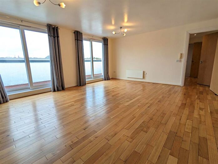 2 Bedroom Apartment To Rent In Greencroft Way, Salford, M7