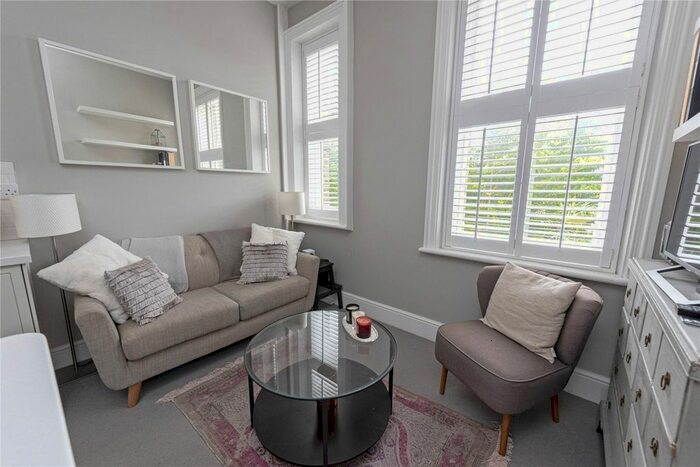 1 Bedroom Flat To Rent In North Side Wandsworth Common, London, SW18