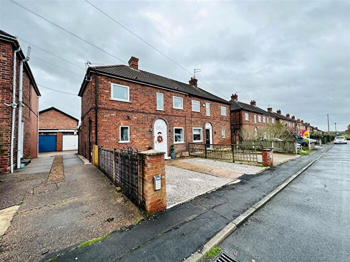 3 Bedroom Semi Detached House For Sale In St. Leonards Avenue, Osgodby, Selby, YO8