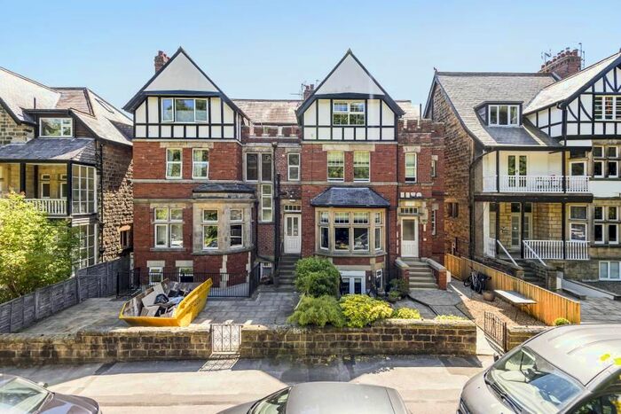 2 Bedroom Flat To Rent In Harlow Moor Drive, Harrogate, HG2