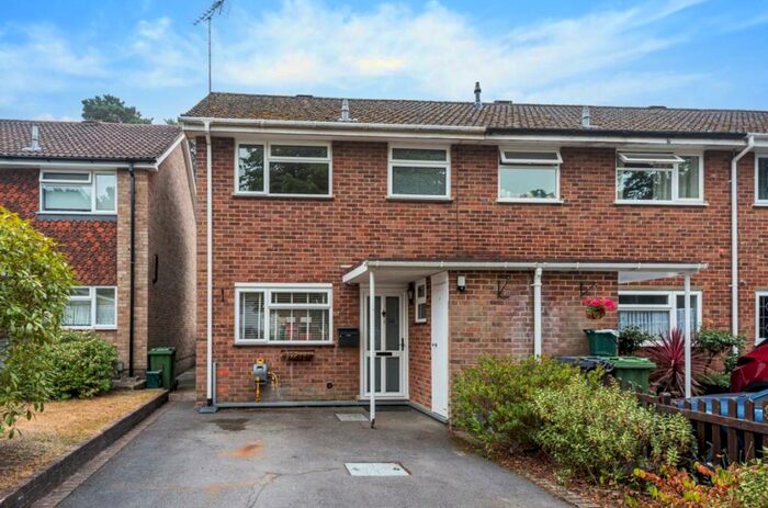 3 Bedroom End Of Terrace House To Rent In Roxburgh Close, Camberley, Surrey, GU15