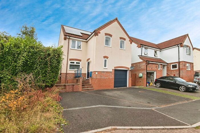 4 Bedroom Detached House For Sale In Barns Close, Bradninch, Exeter, EX5