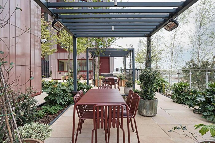 2 Bedroom Flat To Rent In Selbourne Road, Walthamstow, E17