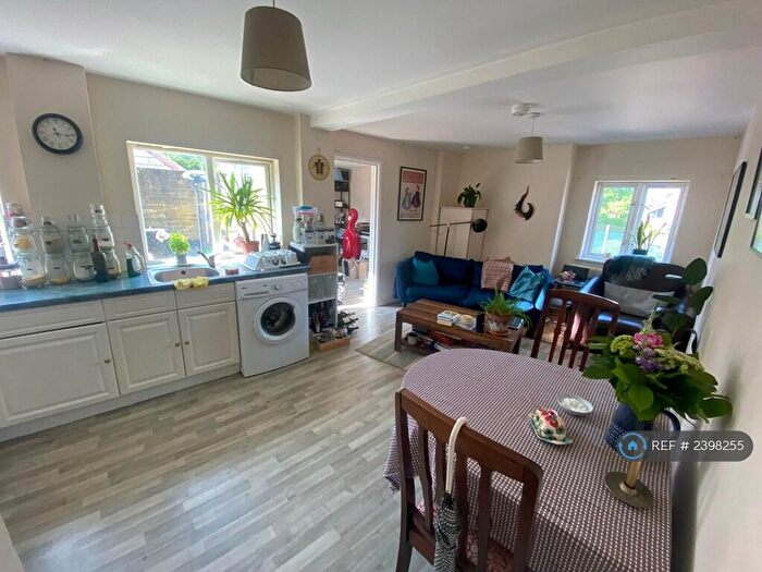 2 Bedroom Flat To Rent In Church Passage, High Barnet, EN5