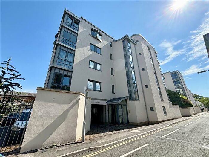 2 Bedroom Flat To Rent In Imperial Court, GL50