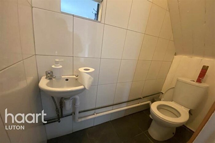 1 Bedroom Terraced House To Rent In Cambridge Street, Luton, LU1