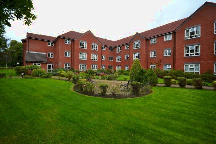 1 Bedroom Flat For Sale In Woodlands, The Spinney, Moortown, LS17