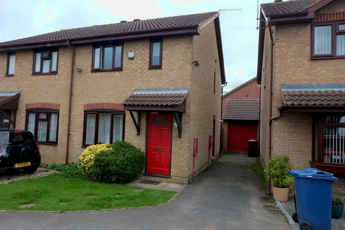 3 Bedroom Semi-Detached House To Rent In Beaulieu Close, Banbury, Oxfordshire, OX16