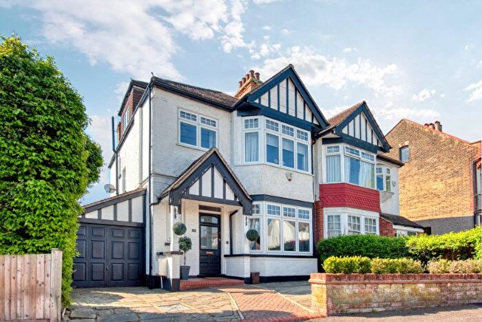 5 Bedroom Semi-Detached House For Sale In Victoria Road, Chingford, E4