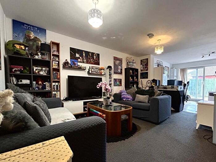 1 Bedroom Flat To Rent In Freshbrook Road, Lancing, BN15