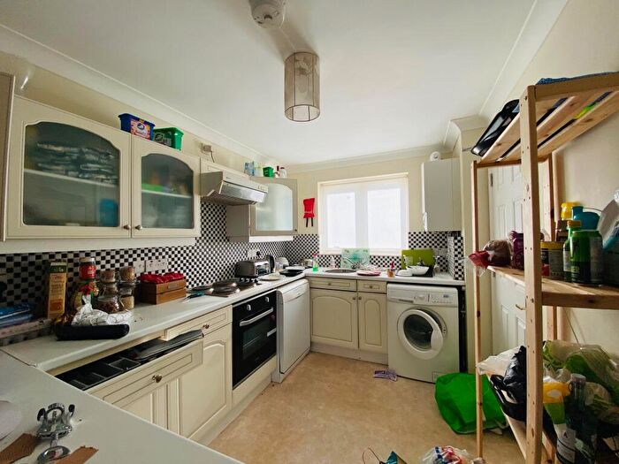 4 Bedroom Town House To Rent In Berkeley Close, Polygon, SO15