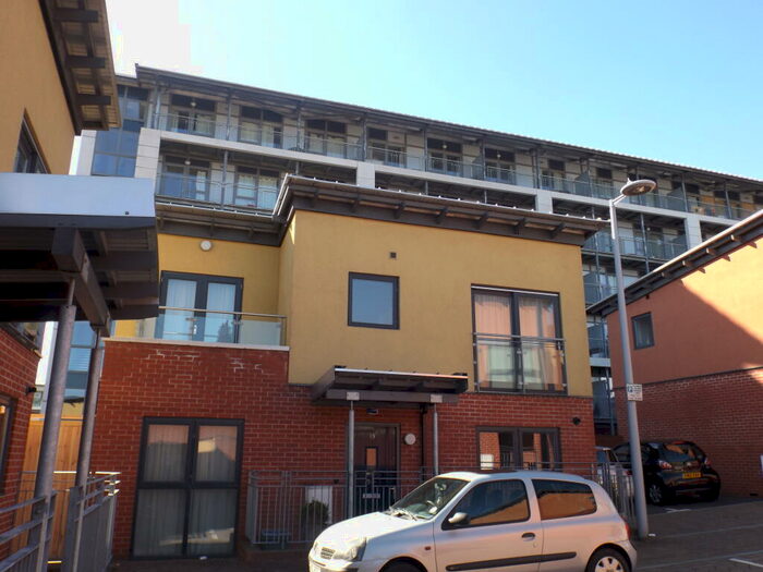 2 Bedroom Town House To Rent In Park Central, B15