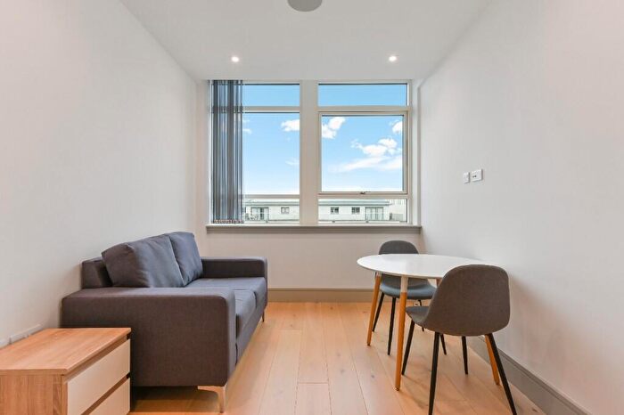 Studio To Rent In Imperial Drive, Harrow, Middlesex, HA2