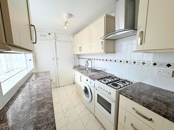2 Bedroom Flat To Rent In Granville Road, London, NW2