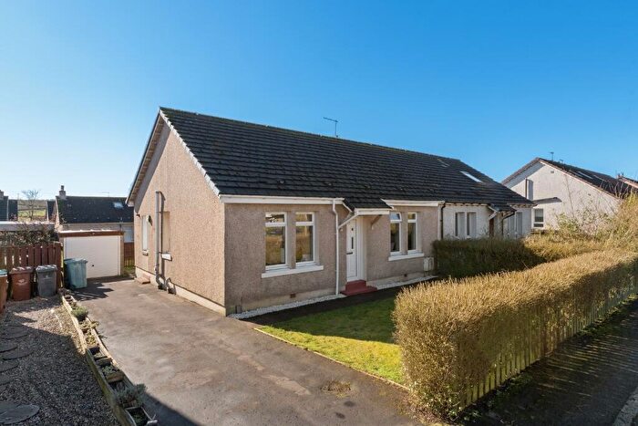 3 Bedroom Semi-Detached Bungalow For Sale In Third Avenue, Auchinloch, Lenzie, G66