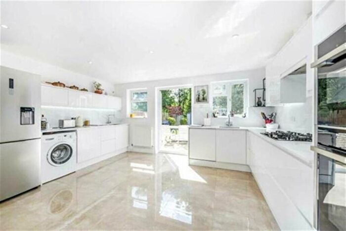 4 Bedroom House To Rent In Holders Hill Road, Mill Hill, NW7