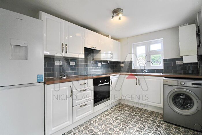 2 Bedroom Terraced House To Rent In Donnington Gardens, Reading, RG1