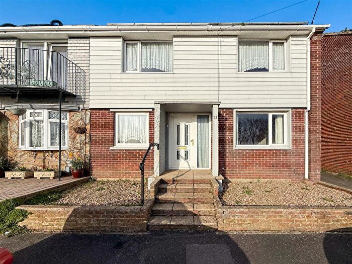3 Bedroom End Terrace House For Sale In Harbour View, Portchester, PO16