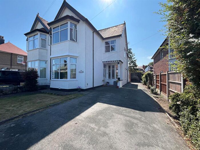4 Bedroom Semi-Detached House For Sale In Bryn Y Mor Road, Rhos-on-Sea, LL28