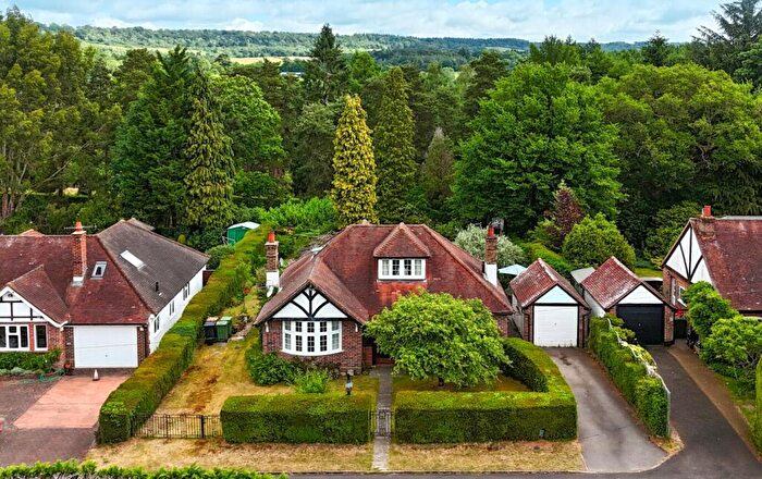 3 Bedroom Detached House For Sale In Roseacre Gardens, Chilworth, GU4