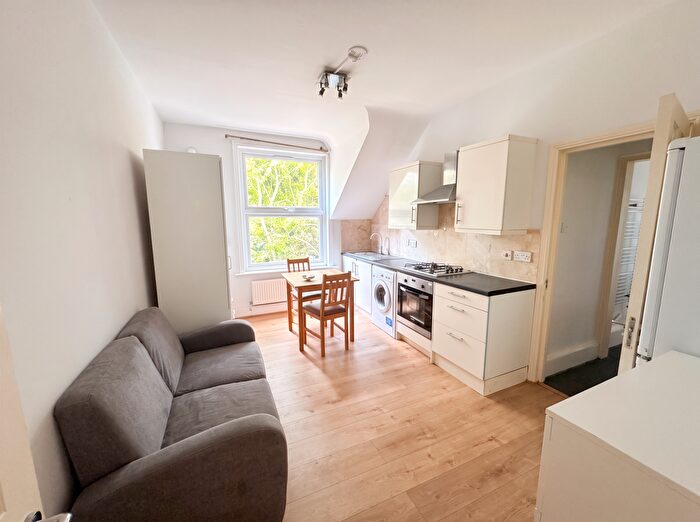 1 Bedroom Flat To Rent In Aldrington Road, London, London, SW16