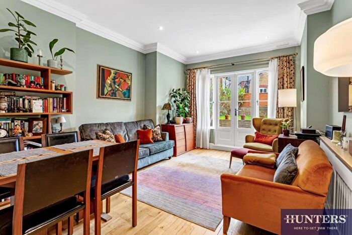 3 Bedroom Apartment For Sale In Sarre Road, West Hampstead, London, NW6