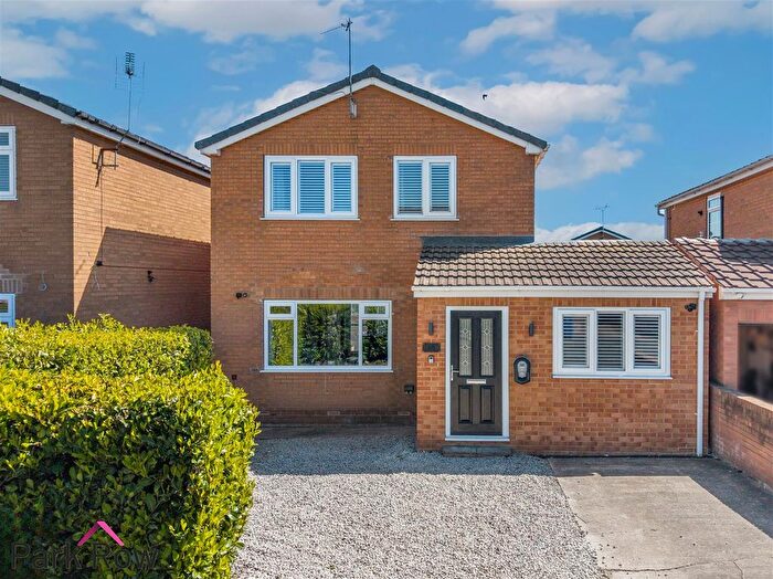 4 Bedroom Detached House For Sale In Low Garth Road, Sherburn In Elmet, Leeds, LS25